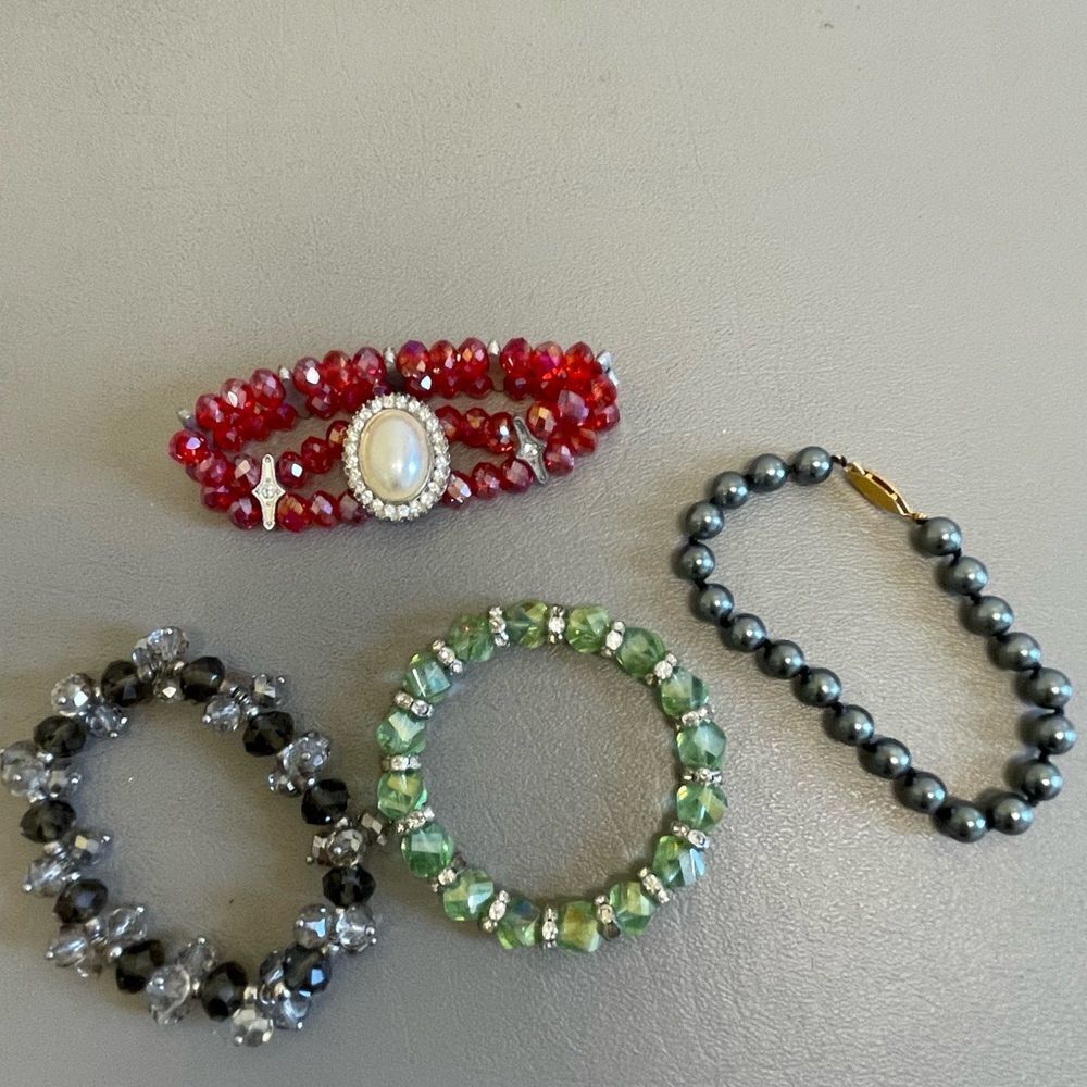 Lot of bracelets 